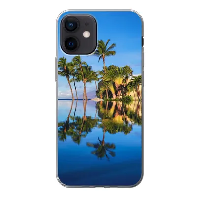 Produktbild von MuchoWow® Handyhülle Schutzhülle Hülle für iPhone 12 Am Wailea Beach in Hawaii spiegeln sich die Palmen im Wasser Silikon Softcase Handy Hülle - Schutzhülle