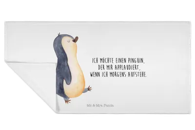 Produktbild von Mr. & Mrs. Panda Handtuch Pinguin marschieren - Weiß - Geschenk, Aufstehen, baumwolle, Schwester, Familie, 50x100, Unausgeschlafen, Bruder, kleines, Flauschtuch