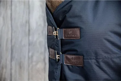 Zdjęcie produktu dla Kentucky Horsewear Outdoordecke 0g All Weather Waterproof Classic Regendecke Navy 100