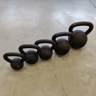 Obrázek produktu pro Litinový kettlebell HMS KZG08 8 kg, černý - 2. jakost