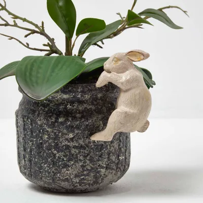 Produktbild von HOMESCAPES Blumentopfhänger Dekofigur Hase