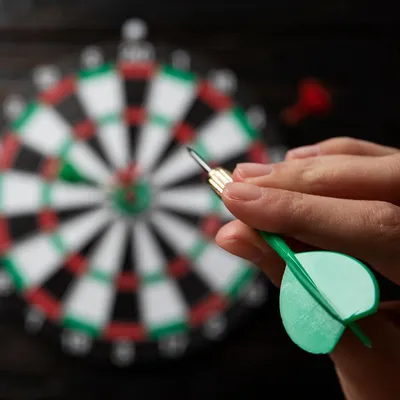 Produktbild von 16-Zoll doppelseitiges Dartspielbrett für Erwachsene und Jugendliche - Wandmontage mit 6 Stahlpfeilen