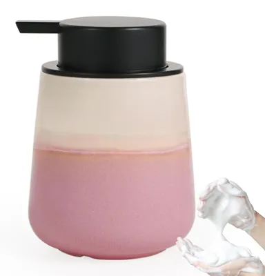 Productafbeelding van Zeepdispenser van roze keramiek met een grote pompkop, navulbaar met 350 ml, geschikt voor keuken en badkamer.
