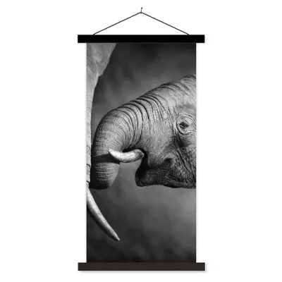 Produktbild von MuchoWow® Textilposter Wildtiere - Elefant - Schwarz - Weiß - Porträt 40x80 cm mit schwarzem Rahmen - Wandemalerei