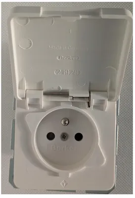 Produktbild von Berker IP44 Einzelsteckdose mit Klappe und Erdung weiß