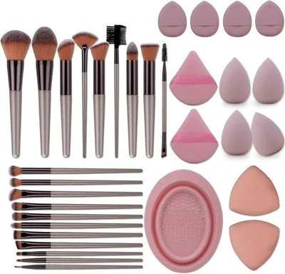 Immagine prodotto di Set da viaggio per il trucco, 33 pezzi, ideale per viaggi, include: spugnetta, contenitore per cipria, spazzolino per pennelli, pennelli professionali per fondotinta, cipria e ombretti.