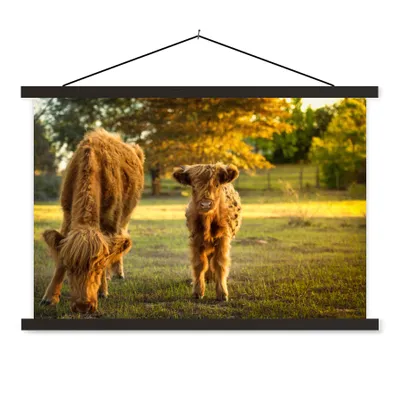 Produktbild von MuchoWow® Textilposter Schottischer Highlander - Kalb - Herbst 60x40 cm mit schwarzem Rahmen - Hölzernes