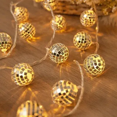 Image de Éclairage LED décoratif, longueur de 2 mètres, équipé de 10 diodes LED blanc chaud et de panneaux réfléchissants de 4 cm, fonctionne sur piles, idéal pour la décoration de fêtes et d'événements