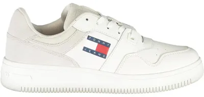 Produktbild von Eleganter Damen-Sportschuh in Weiß mit Schnürsenkeln & Kontrastdetails