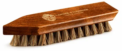 Produktbild von Langer & Messmer Schmutzbürste mit harten Naturborsten, KI-generiertes Bild