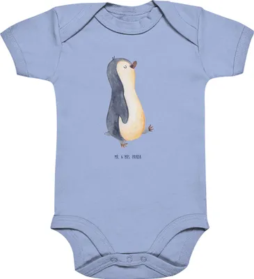 Produktbild von Mr. & Mrs. Panda Babybody Pinguin marschieren 3. - 6. Monat - Dusty Blue - Geschenk, babykleidung body, Strampler Baby, Kurzarmbody, Pinguine, Familie, Schwester