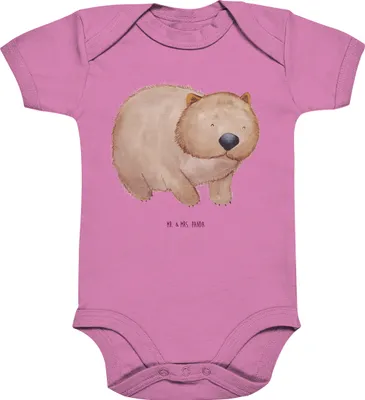 Produktbild von Mr. & Mrs. Panda Strampler Baby Wombat 6. - 12. Monat - Bubble Gum Pink - Geschenk, overall, Lustige Sprüche, babykleidung body, Kurzarmbody, Australien, Motivation