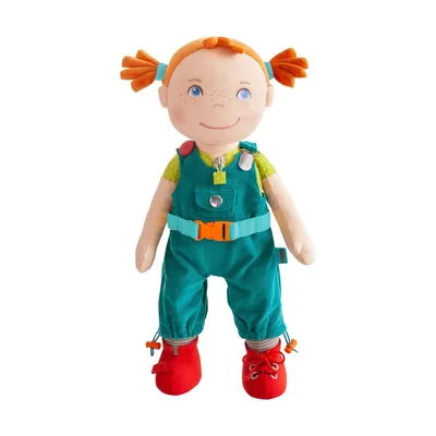 Produktbild von HABA Lernpuppe Lucie, große 45cm Stoffpuppe ab 2 Jahren zum Erlernen verschiedener Verschlusssysteme und Schuhe binden