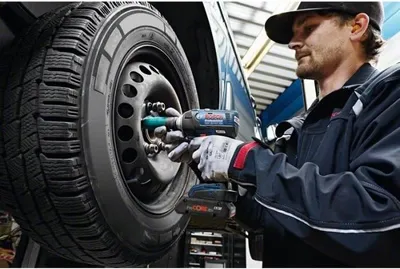 Produktbild von BOSCH PROFESSIONAL Akku-Doppelpack 18V ProCORE 4Ah + Schnellladegerät - 1600A01BA3