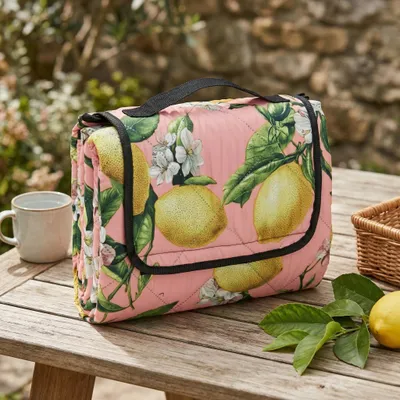 Produktbild von Faltbare Picknickdecke mit wasserdichtem Boden, pflegeleicht, 115 x 185 cm, bunte Fruchtmuster