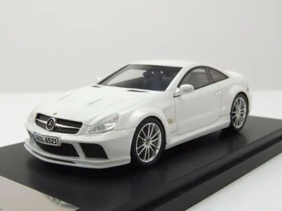 Produktbild von Schuco 450850200 Mercedes SL 65 AMG Black Series 2009 weiß 1:43