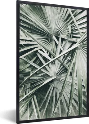 Produktbild von MuchoWow® Gerahmtes Poster Tropisch - Palmenblatt - Grün 60x90 cm - Poster mit Schwarzem Bilderrahmen Wandposter Rahmen Foto Bilder - Kunst