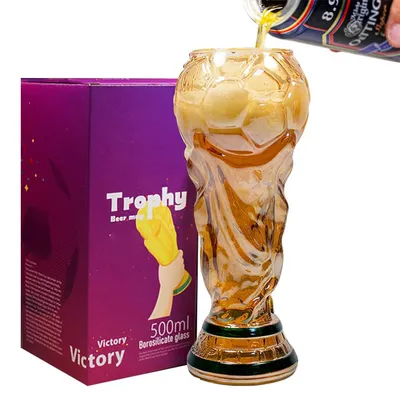 Produktbild von 500ml Fußball Bierglas, ideal für WM, Fußballbecher für Bier, Cocktails und Getränke, perfekt für Fußballpartys, sportliche Events und Feierlichkeiten