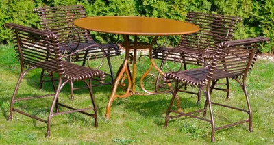Produktbild von Casa Padrino Jugendstil Schmiedeeisen Garten Möbel Set Braun / Dunkelbraun - 1 Runder Garten Tisch & 4 Garten Stühle mit Armlehnen - Nostalgische Garten Möbel - Barock & Jugendstil Garten Möbel