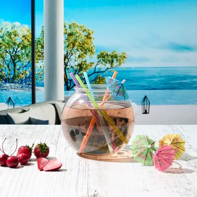 Produktbild von Cocktailglas mit 4 Strohhalmen und Schirmchen