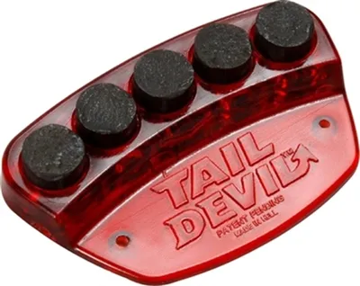 Produktbild von Tail Devil sprüht vor dem Skateboard Funken
