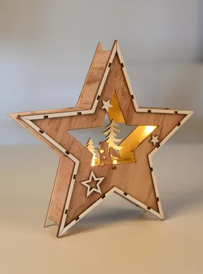 Produktbild von Deko Holzstern Weihnachtsdeko 24cm mit Engel und Tannen Motiv, 7 LED warmweiß
