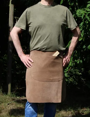 Produktbild von Lederschürze, Halbschürze echt Leder, STARK | 95-110 cm Umfang | mit Tasche | als Grillschürze, Gartenschürze