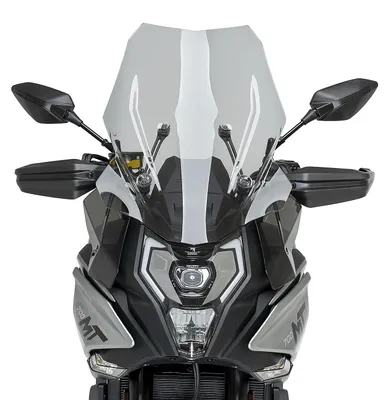 Image de Pare-brise Puig Touring, dimensions 575 x 430 mm, avec homologation européenne, pour CF Moto 700MT, modèles de 2023 à 2024