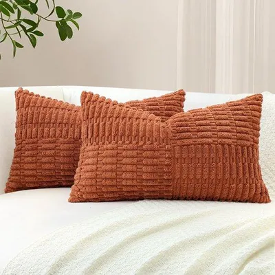 Produktbild von Unyqoos Set aus 2 dekorativen Kissenbezügen aus Corduroy mit gestreiftem Boho-Design