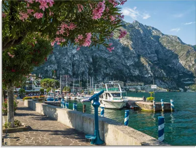 Produktbild von ARTland Glasbild Gardasee Hafen Limone sul Garda I Größe: 80x60 cm