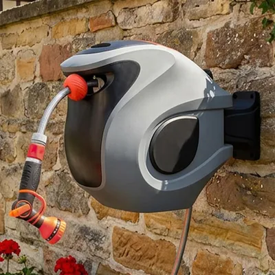 Produktbild von Gartenschlauch mit 9-Fach Sprühdüse Wandhalterung Verstellbarer Rückholsperre & 180° Schwenkung Automatische Schlauchtrommel Grau