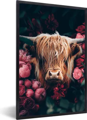 Produktbild von MuchoWow® Gerahmtes Poster Kuh - Schottischer Highlander - Blumen - Botanisch 60x90 cm - Poster mit Schwarzem Bilderrahmen Wandposter Rahmen Foto Bilder - Kunst