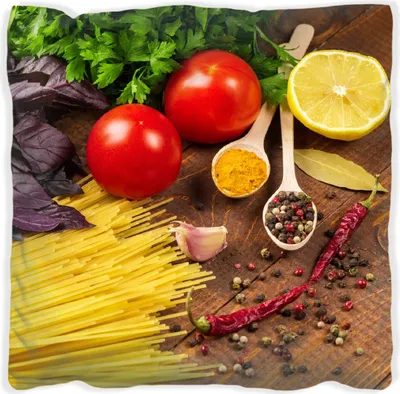 Produktbild von Wallario Premium Kissen, weiche Oberfläche, mit Motiv Italienisches Menü mit Spaghetti, Tomaten, Basilikum und Gewürzen, Größe: 30 x 30 cm, mit weißer Rückseite