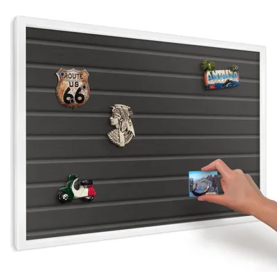 Produktbild von Magnettafel 60x40 cm mit weißem Rahmen - Magnetische Metalltafel, Magnetpinnwand zur Wandmontage für Wohnzimmer, Küche, Flur, Kinderzimmer und Büro - Paneeltextur