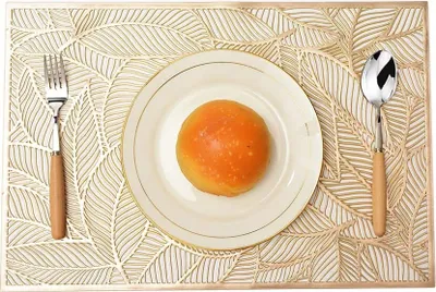 Produktbild von Tischset Set, Schönes Vinyl Platzsets rutschfest Hitzebeständig Platzdeckchen for Küche, Zuhause, Speisetisch (Gold- C, Set of 6)
