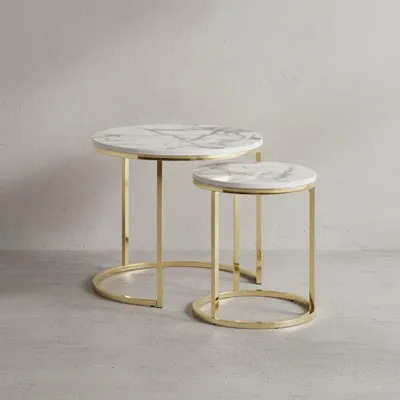 Produktbild von Moderne Marmor-Beistelltische, 2er Set, Goldene Gestelle, 50/35 cm. Weiß, 50x50x45 cm | Kadima Design