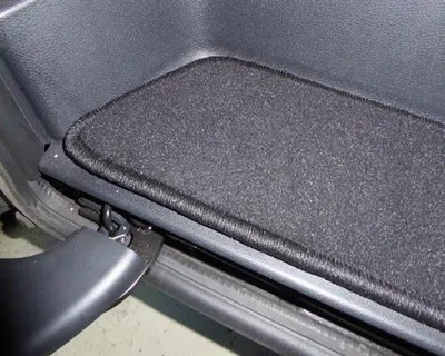 Produktbild von Teppiche Einstieg Trittstufen passend für Mercedes V-Klasse Vito W 447 2 Türen