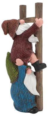 Image de Statue de nain de jardin en résine : un nain rigolo grimpant à une échelle, idéale pour la pelouse ou le porche