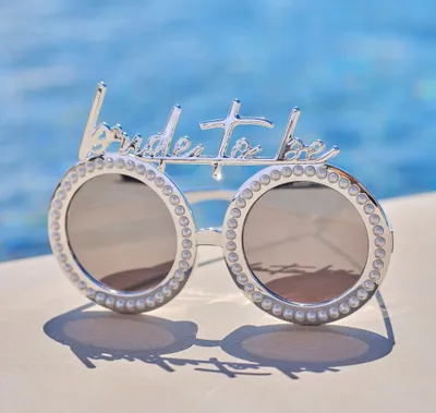 Produktbild von Ginger Ray Bride To Be Sonnenbrille für Junggesellinnenabschied, Weiß, Silber