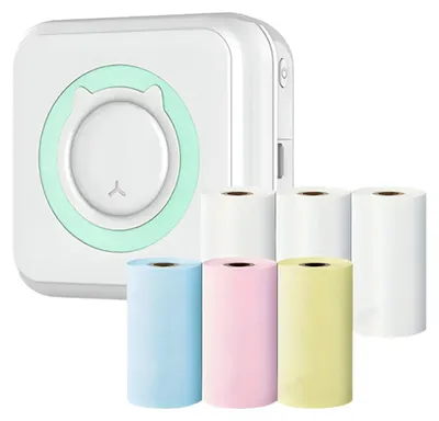 Weißer Mini-Thermodrucker mit hellgrünem Akzent und sechs Rollen Thermopapier in Weiß, Blau, Pink und Gelb