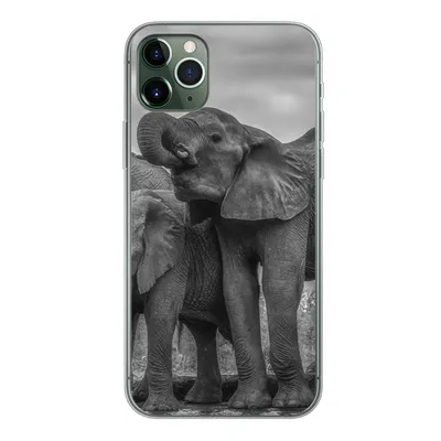 Produktbild von MuchoWow® Handyhülle Schutzhülle Hülle für iPhone 11 Pro Max Elefant - Tiere - Wasser - Schwarz und weiß Silikon Softcase Handy Hülle - Schutz