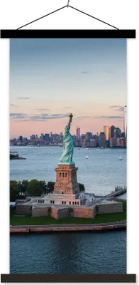 Produktbild von MuchoWow® Textilposter New York - Freiheitsstatue - Skyline 60x120 cm mit schwarzem Rahmen - Magnete