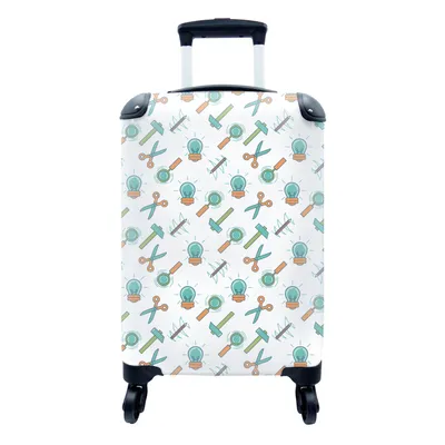Produktbild von MuchoWow® Koffer Handgepäck Trolley Rollkoffer Kleine Reisekoffer mit 4 Rollen - Schere - Bleistift - Schablonen - Cabin Size < 55x40x23 cm & 55x40x20 cm - Fotokoffer - Kabinenkoffer - Boardgepäck - Reise-Box - Reisekoffer - Reisegepäck - Koffer mit Bild - Trolley für Kinder