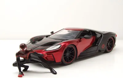 Produktbild von Ford GT 2017 rot schwarz mit Figur Miles Morales Spiderman Modellauto 1:24 Jada Toys