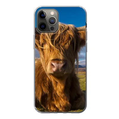 Produktbild von MuchoWow® Handyhülle Schutzhülle Hülle für iPhone 12 Pro Schottische Highlander - Tiere - Gras Silikon Softcase Handy Hülle - Abdeckung