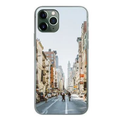 Produktbild von MuchoWow® Handyhülle Schutzhülle Hülle für iPhone 11 Pro Belebte Straße in New York Silikon Softcase Handy Hülle - Handy