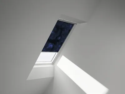 Produktbild von VELUX Verdunkelungsrollo Kids Universum manuell Rahmen aluminium DKL UK08 4653S
