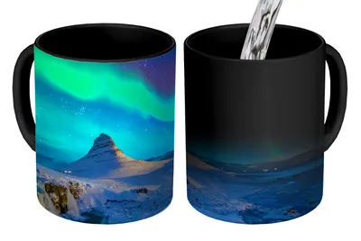 Produktbild von MuchoWow® Magický pohár Polárna žiara - Hory - Island 350 ml Pohár na zmenu farby Darček Nápad na darček - Foto hrnček