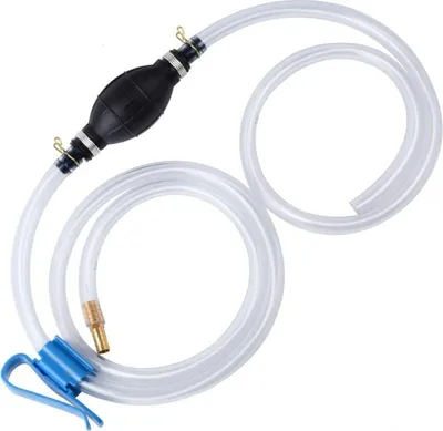 Produktbild von Manuelle Wasserpumpe mit Ansaugballon für Dieselkraftstoff. Saugpumpe für Benzin, Diesel, Öl, Kraftstoffe und andere Flüssigkeiten, auch für Aquarien. Inklusive zwei robuster PVC-Schläuche und Schlauchschellen.