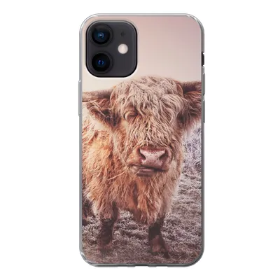 Produktbild von MuchoWow® Handyhülle Schutzhülle Hülle für iPhone 12 Schottische Hochlandbewohner - Licht - Himmel - Natur Silikon Softcase Handy Hülle - Schutzhülle